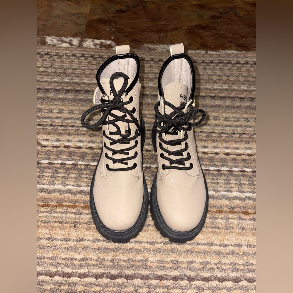 SHEIN • Cream Combat Boots